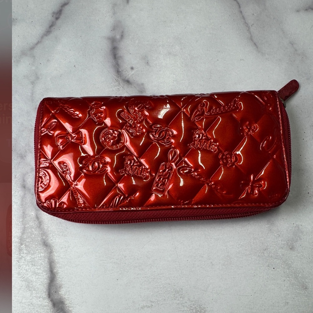 Chanel Wallet Quilted pattern leather CC camelia gorgeous! Boxless - Picture 2 of 4